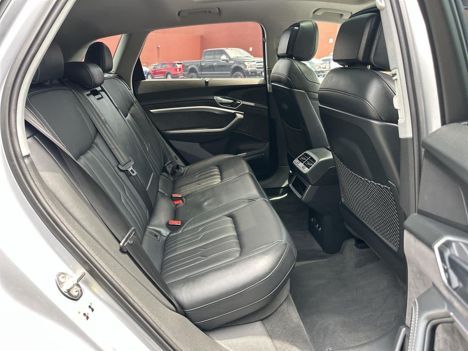 Vehicle image 13 of 32