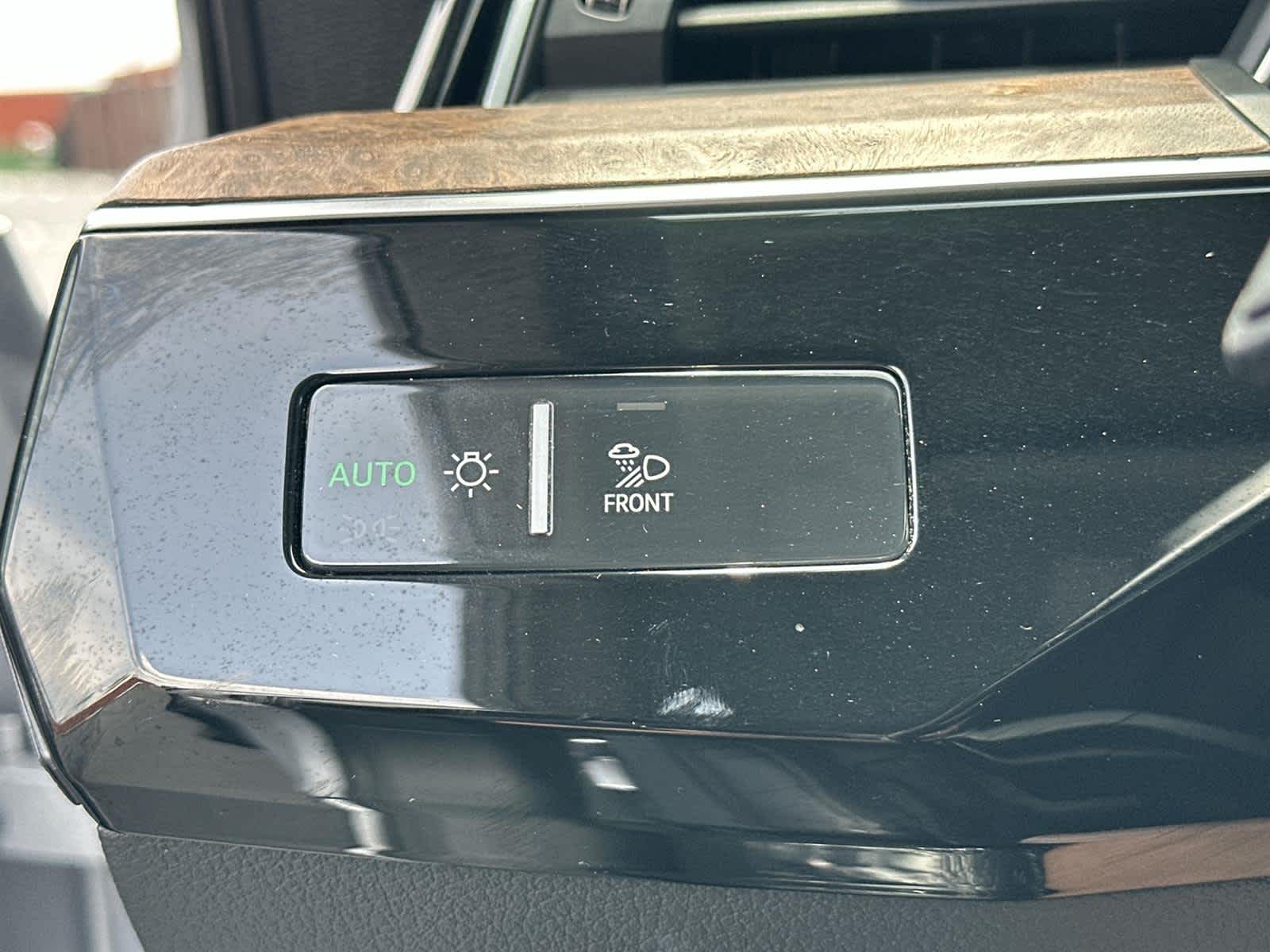 Vehicle image 30 of 32