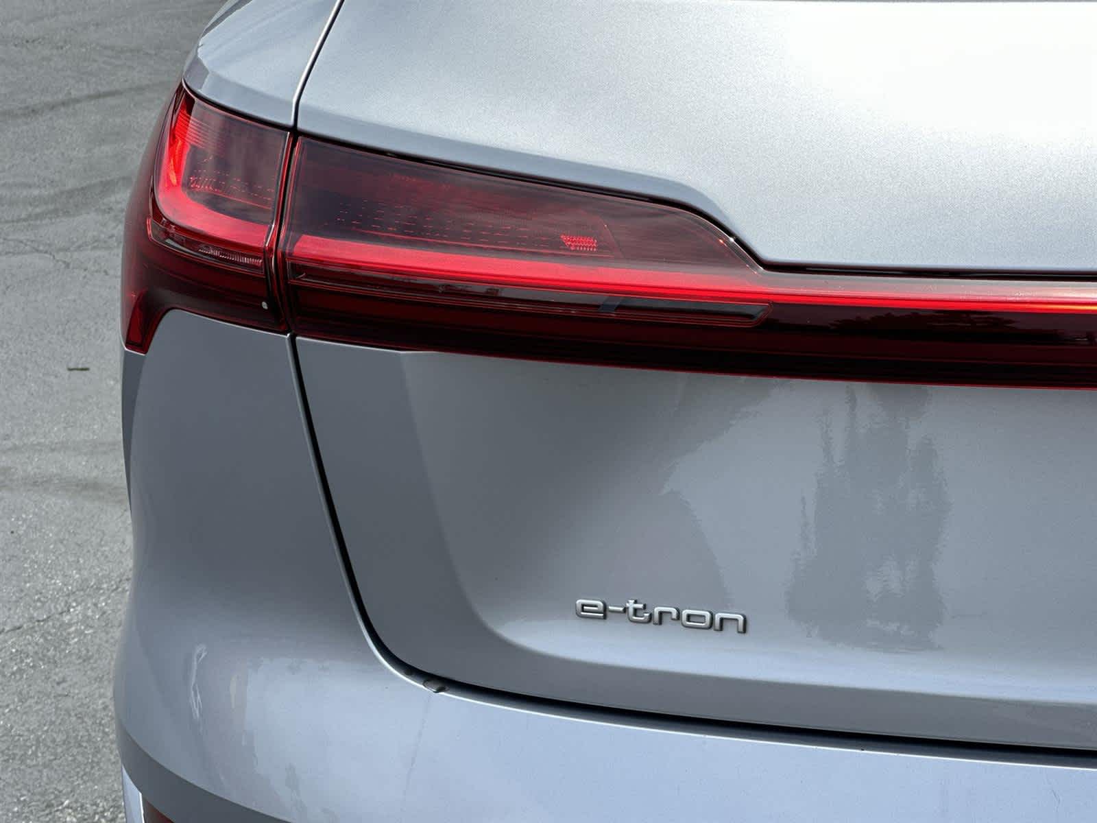 Vehicle image 7 of 32