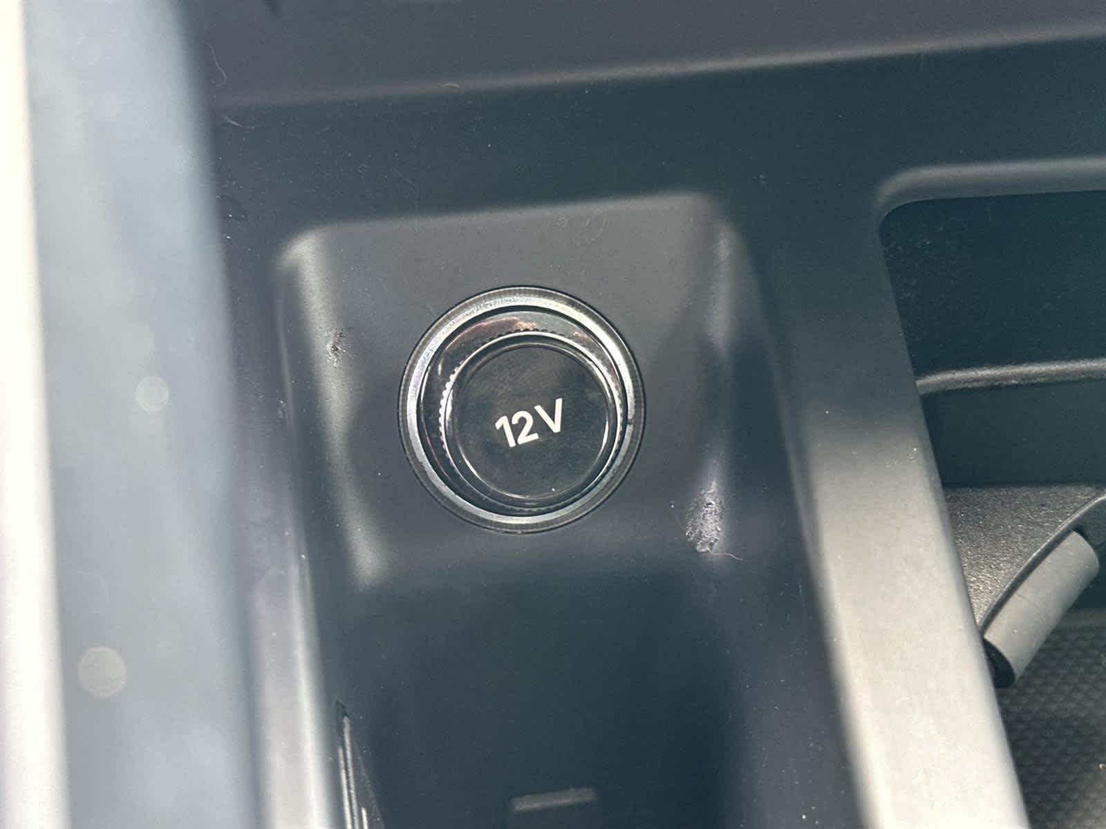Vehicle image 27 of 32