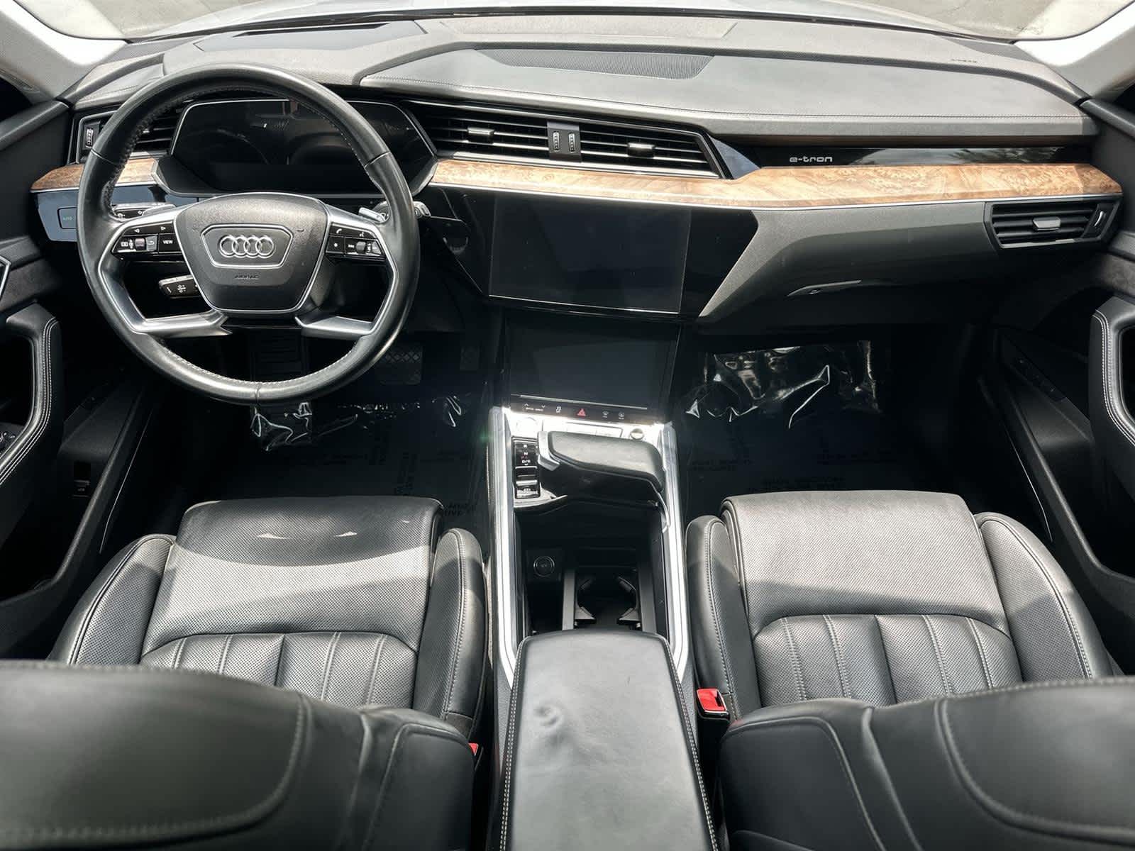Vehicle image 10 of 32
