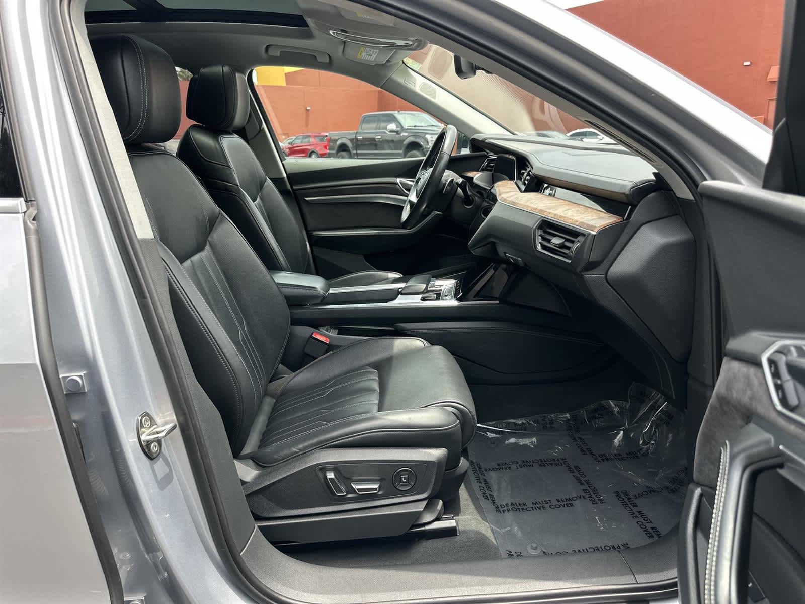 Vehicle image 14 of 32