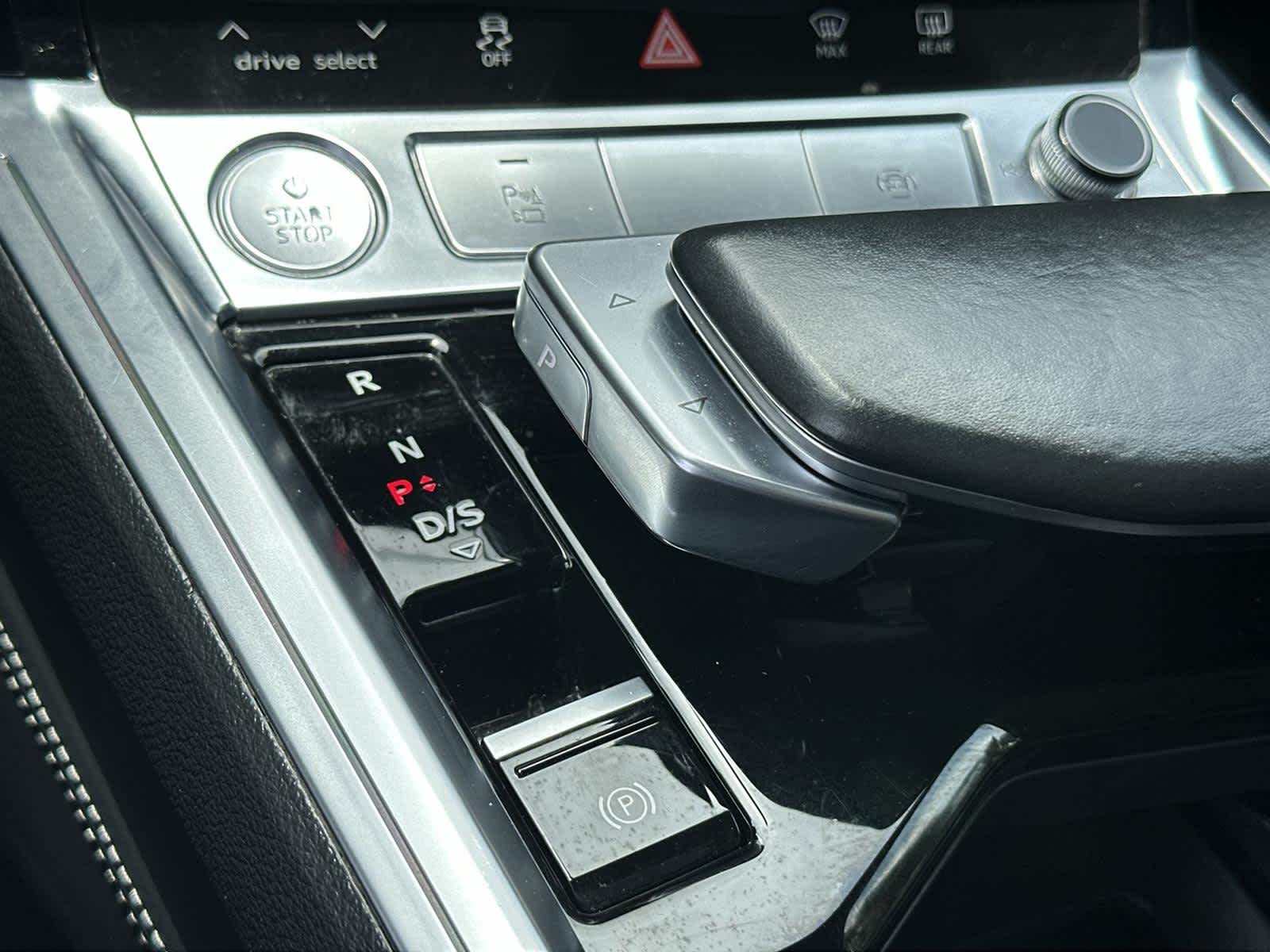 Vehicle image 18 of 32