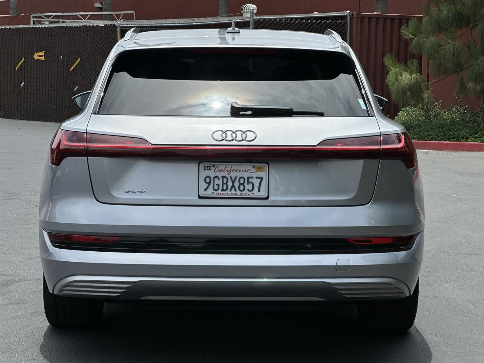 Vehicle image 3 of 32