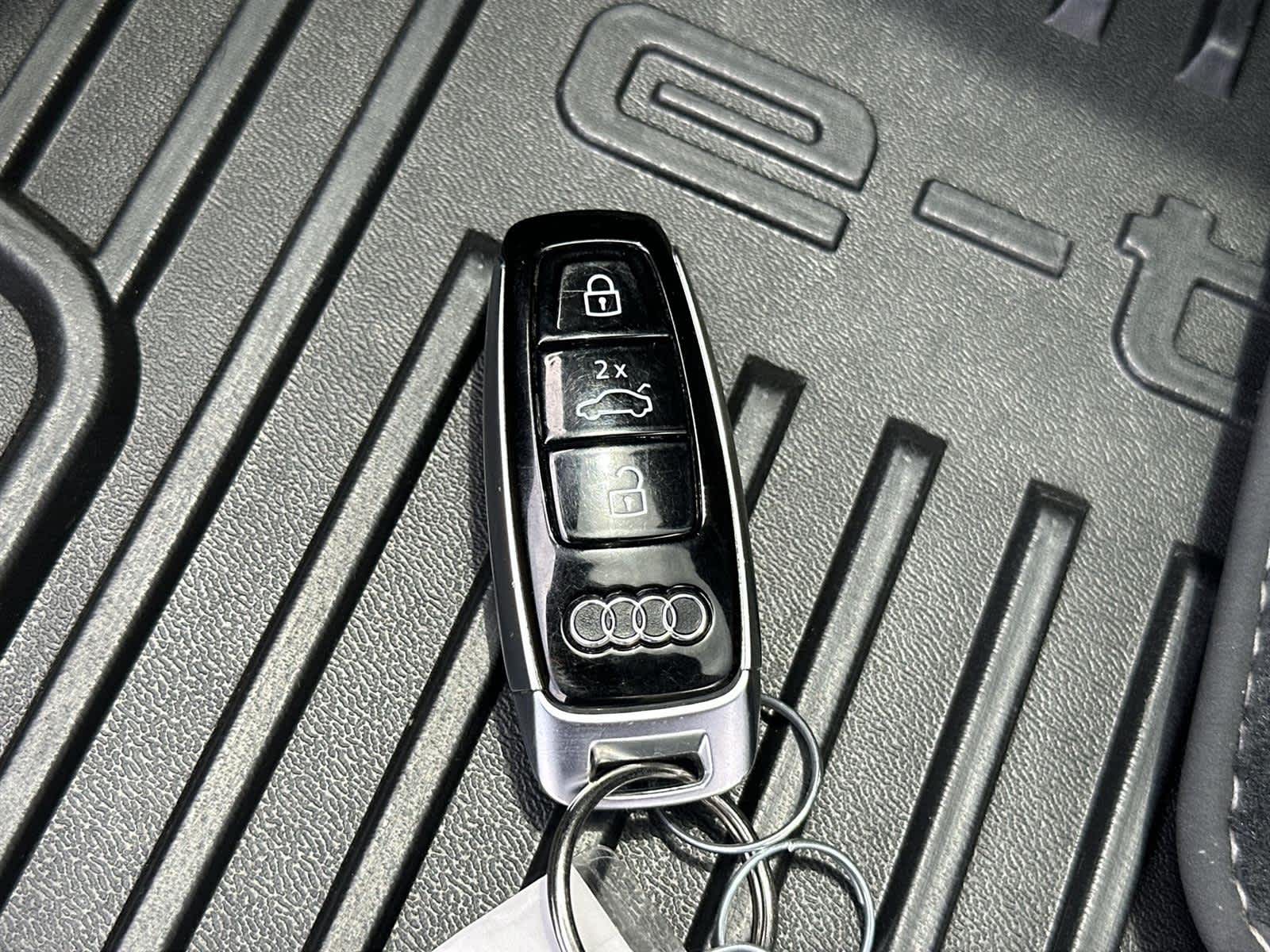 Vehicle image 21 of 32