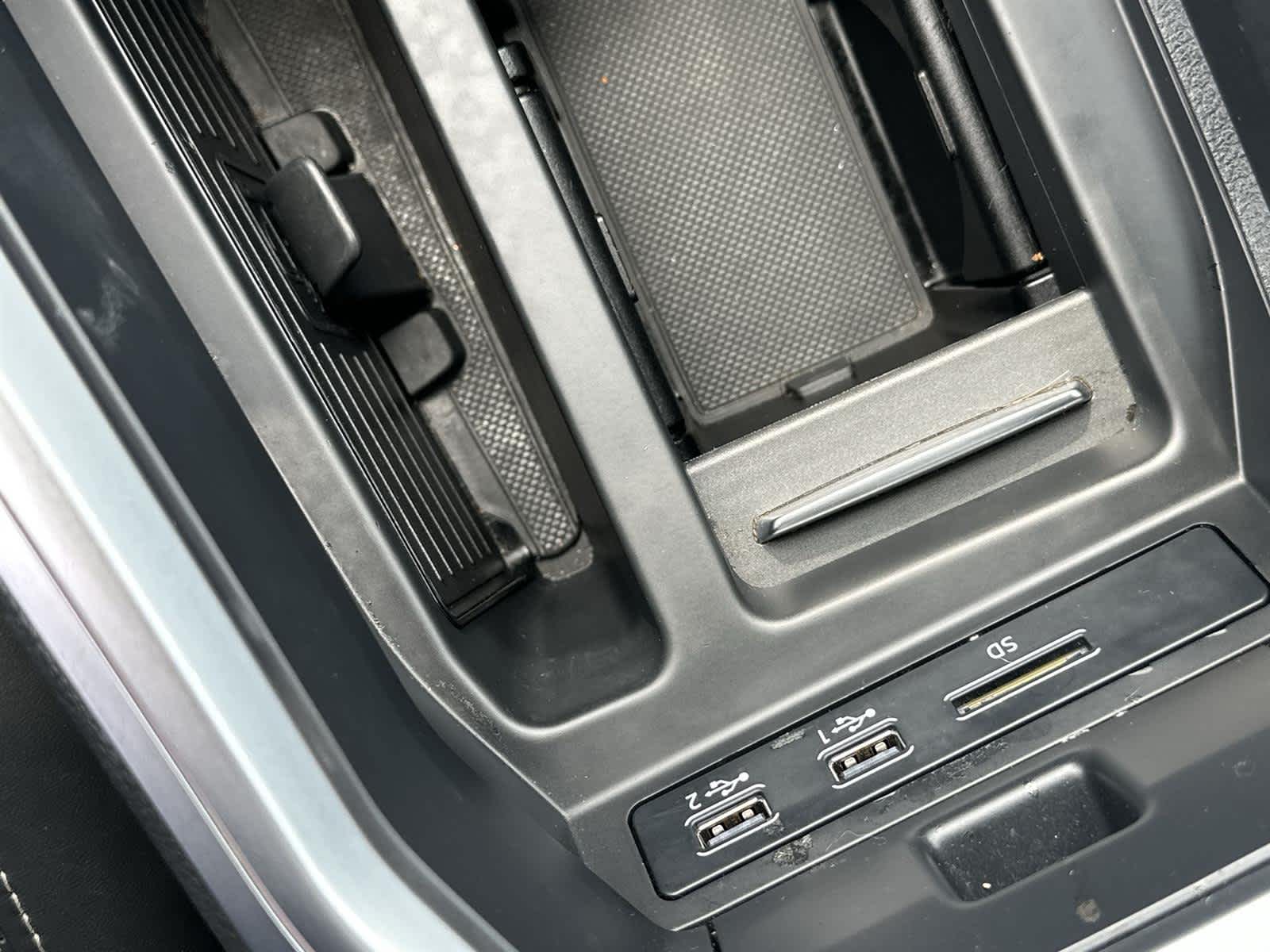 Vehicle image 28 of 32