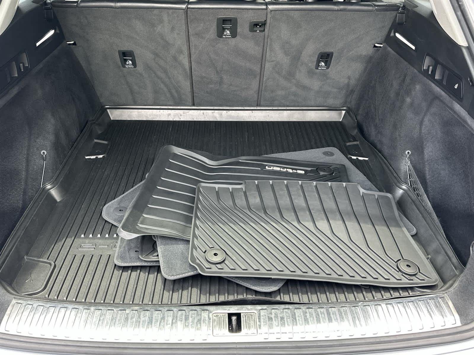 Vehicle image 20 of 32