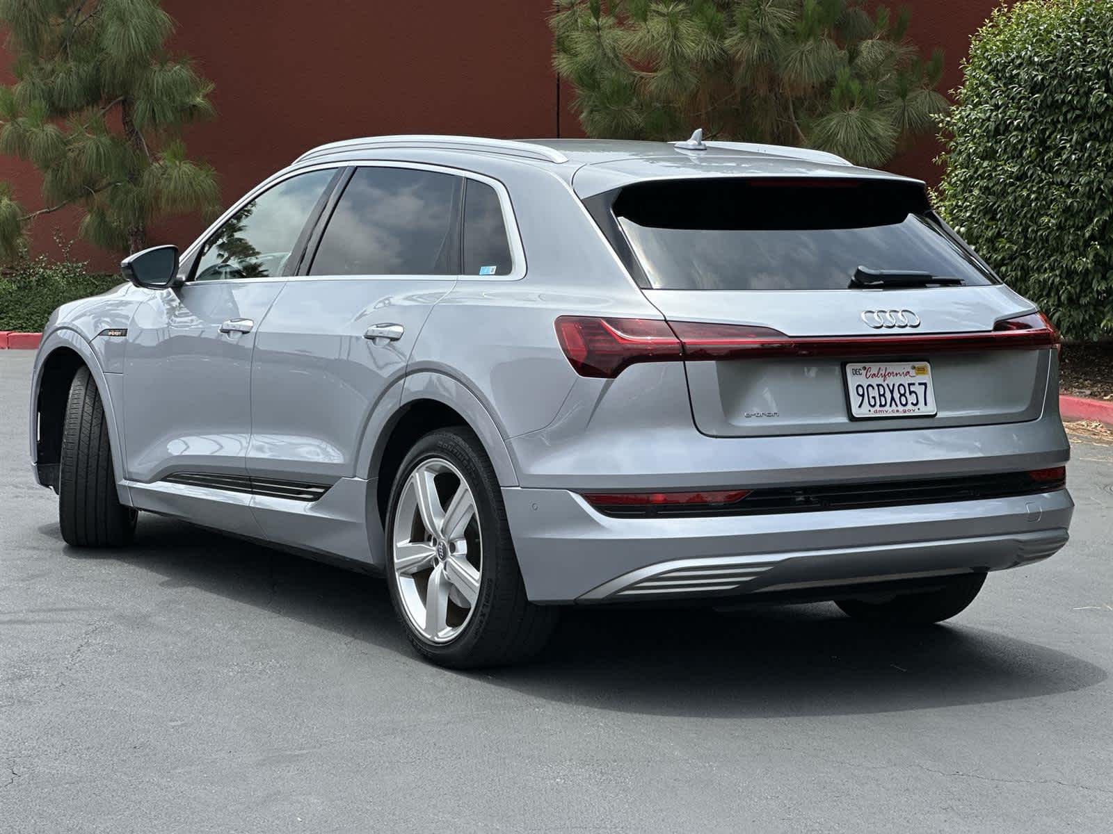 Vehicle image 4 of 32