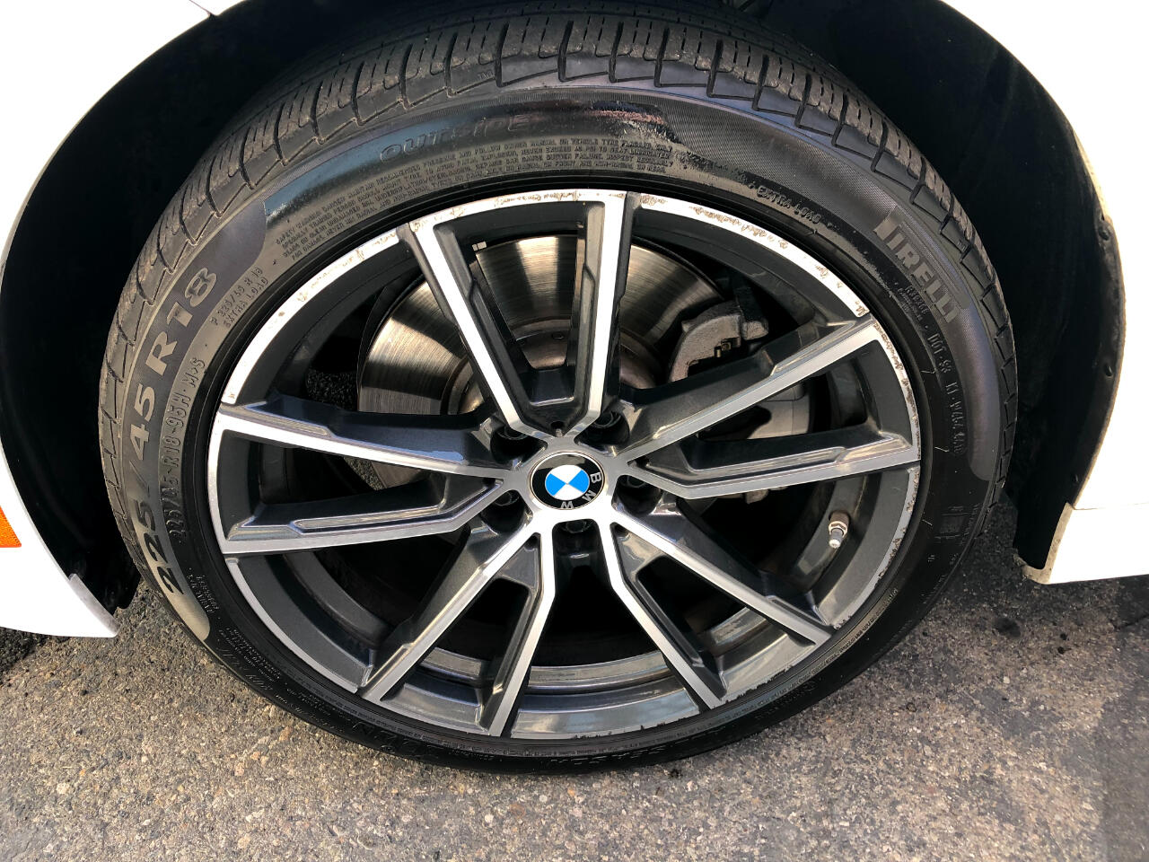 Vehicle image 33 of 34