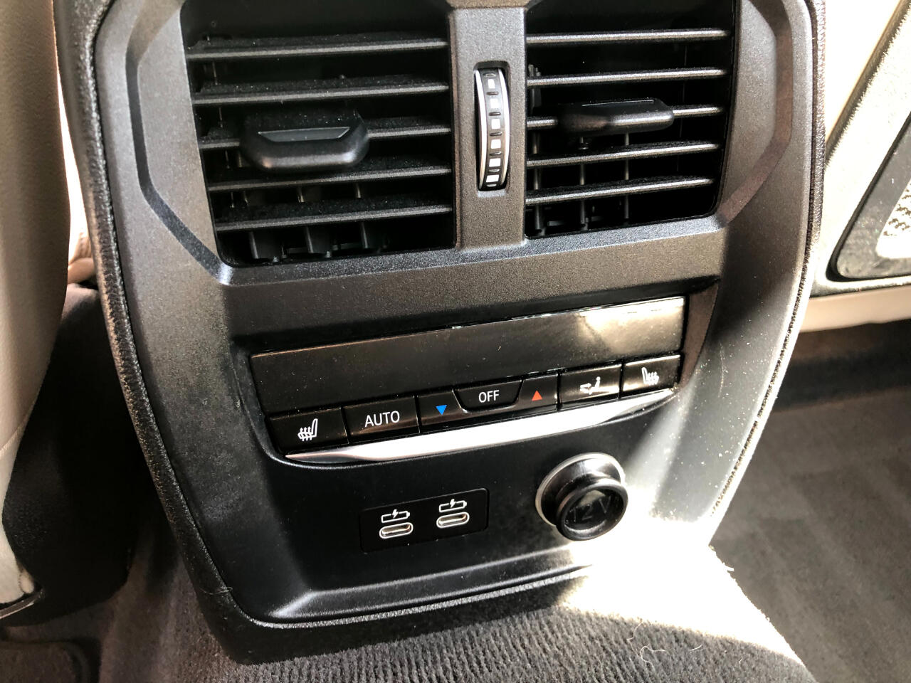 Vehicle image 29 of 34