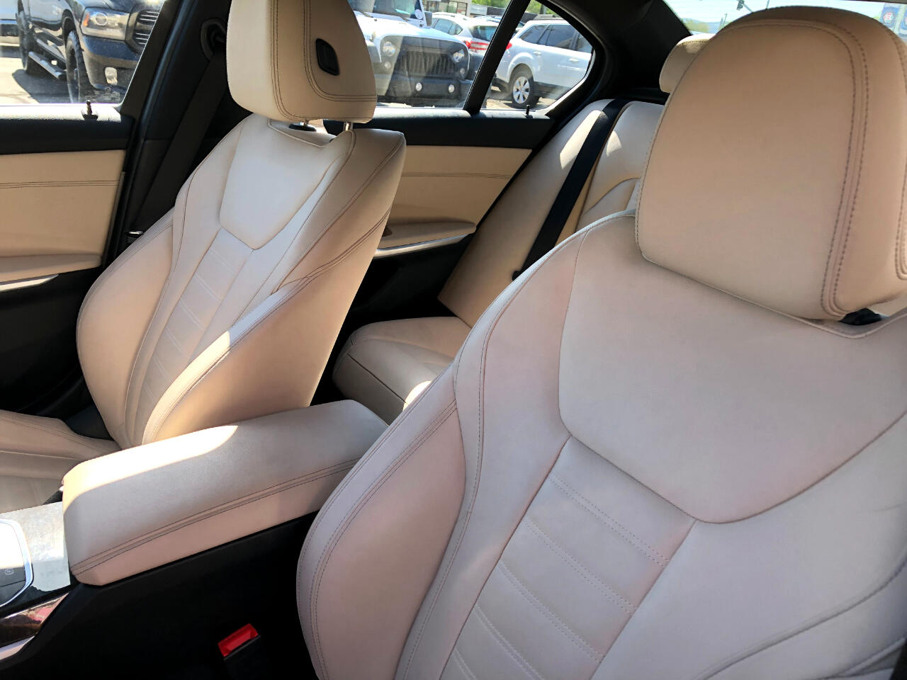 Vehicle image 11 of 34