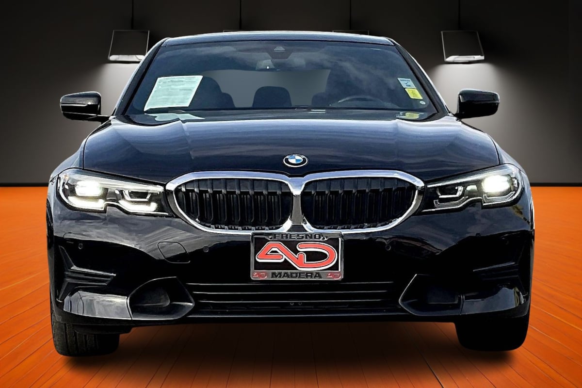 2019 BMW 3 Series 330i Image 2 of 27