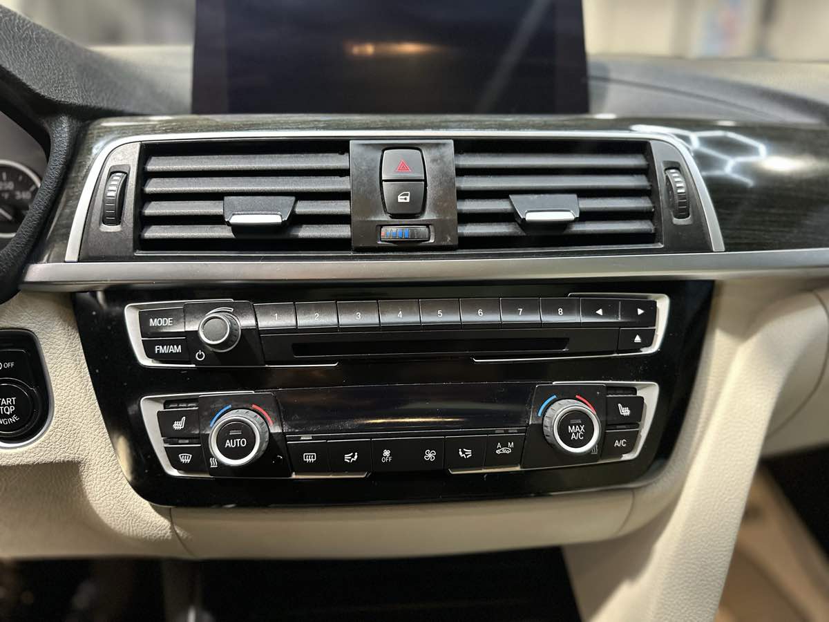 Vehicle image 18 of 23