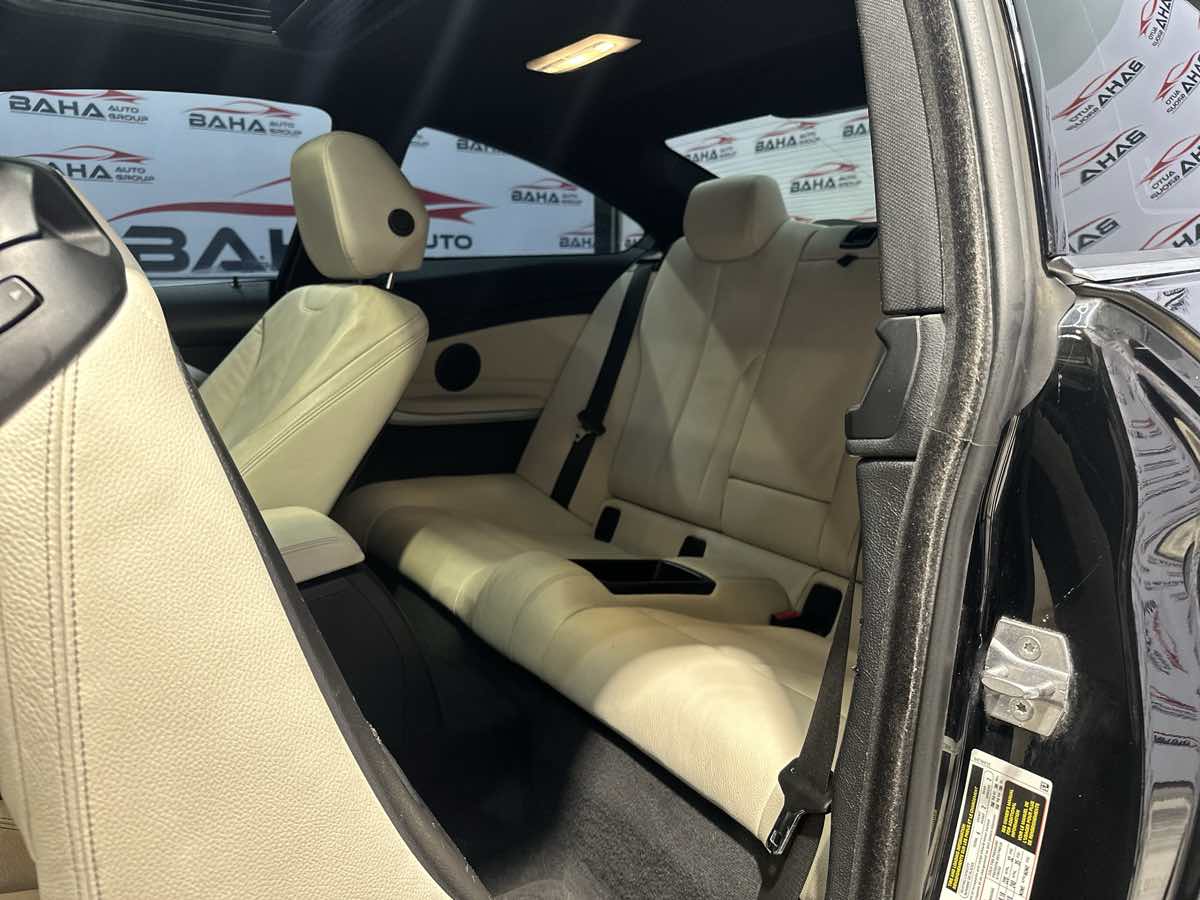 Vehicle image 16 of 23