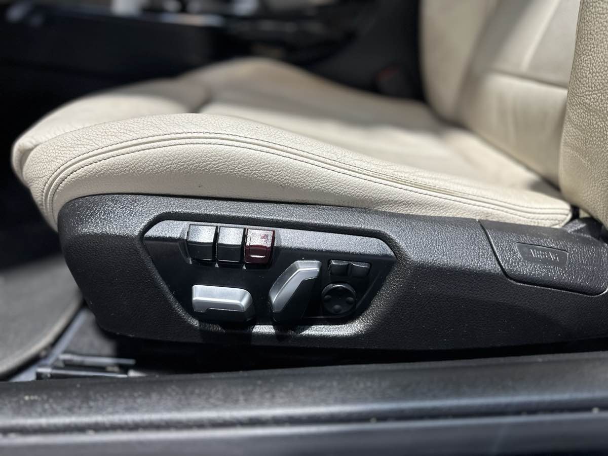 Vehicle image 12 of 23