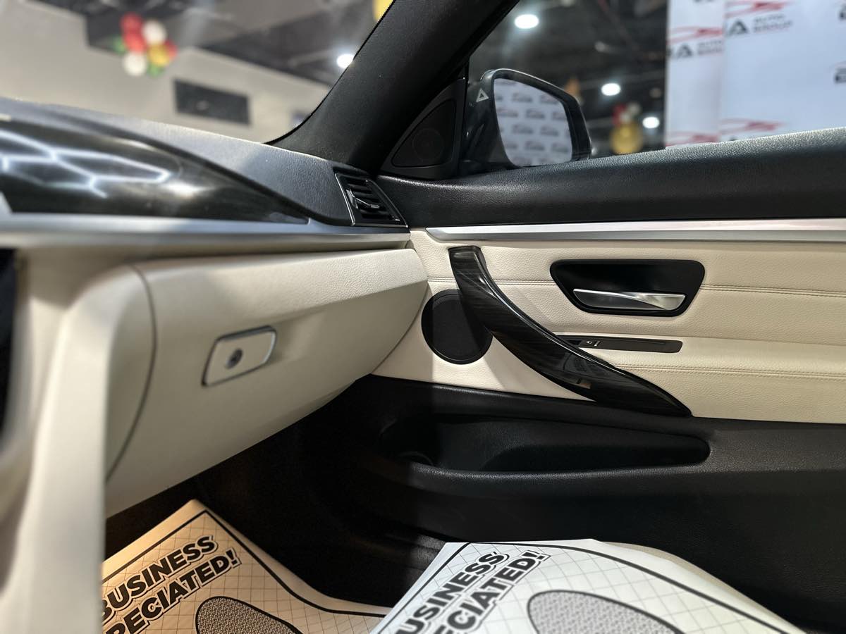 Vehicle image 19 of 23