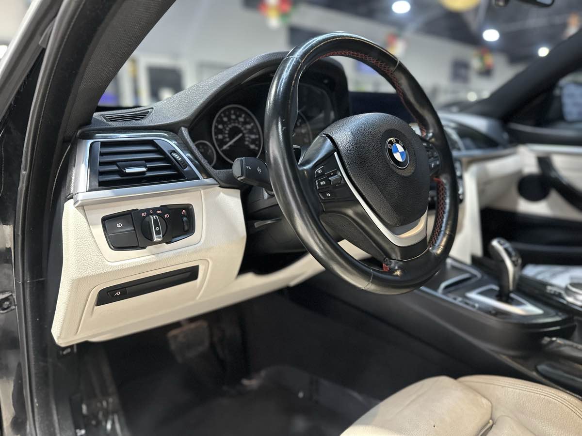 Vehicle image 13 of 23