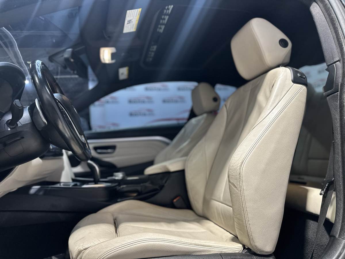 Vehicle image 11 of 23