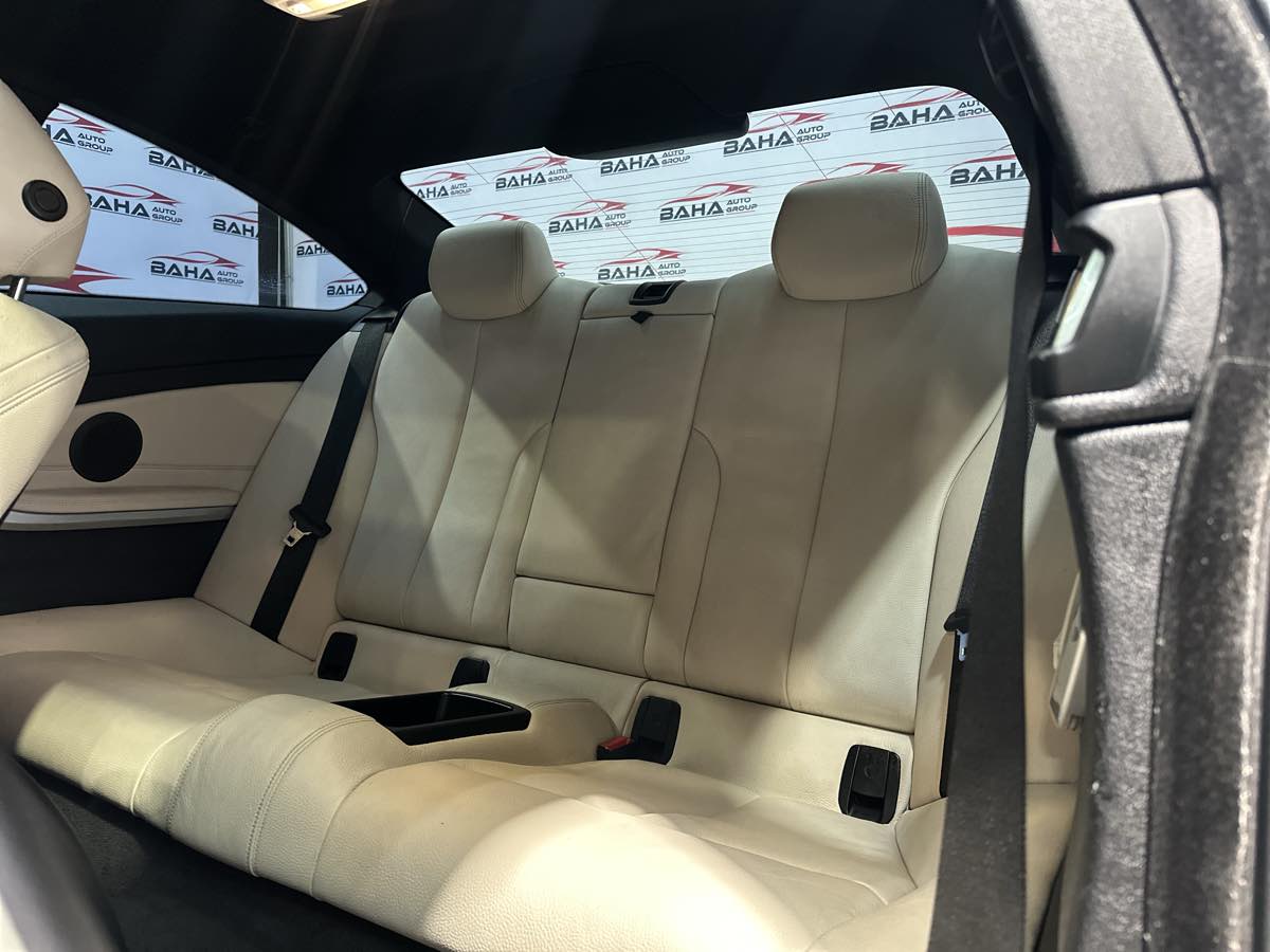 Vehicle image 17 of 23