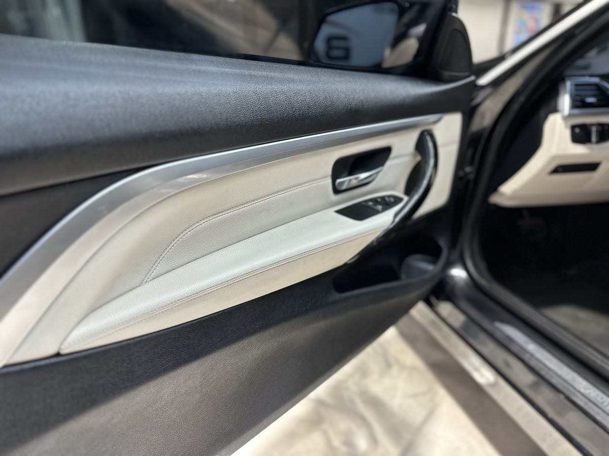 Vehicle image 9 of 23