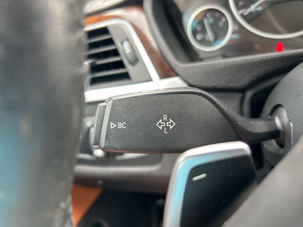 Vehicle image 21 of 48