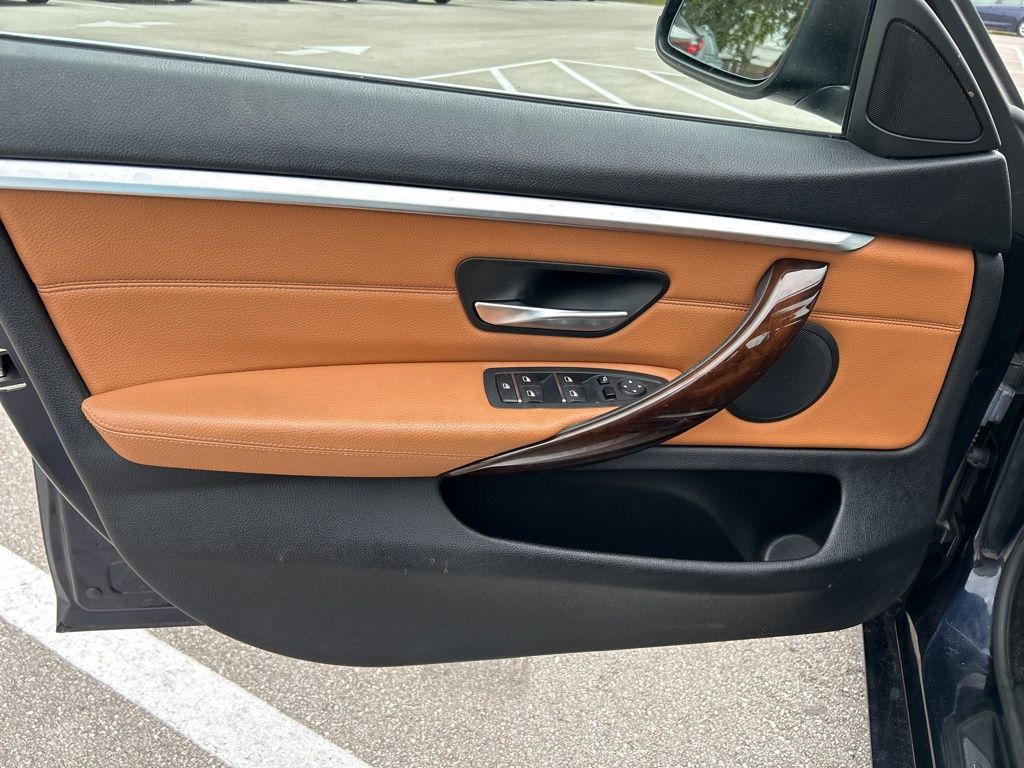 Vehicle image 11 of 48