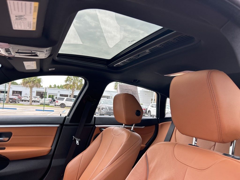 Vehicle image 14 of 48