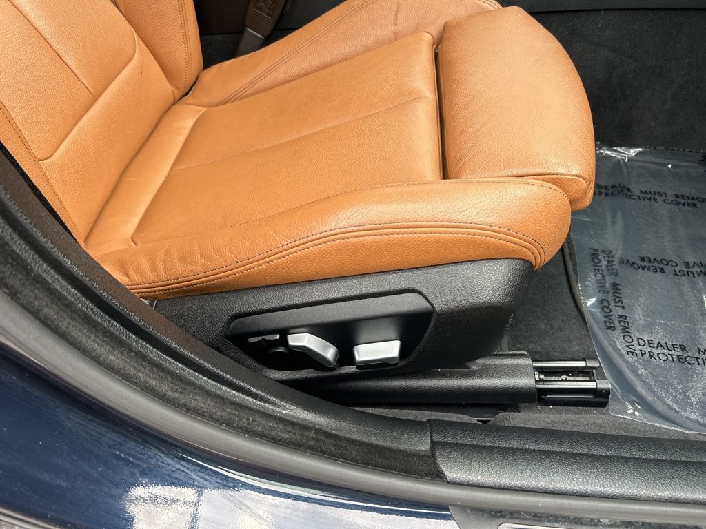 Vehicle image 33 of 48