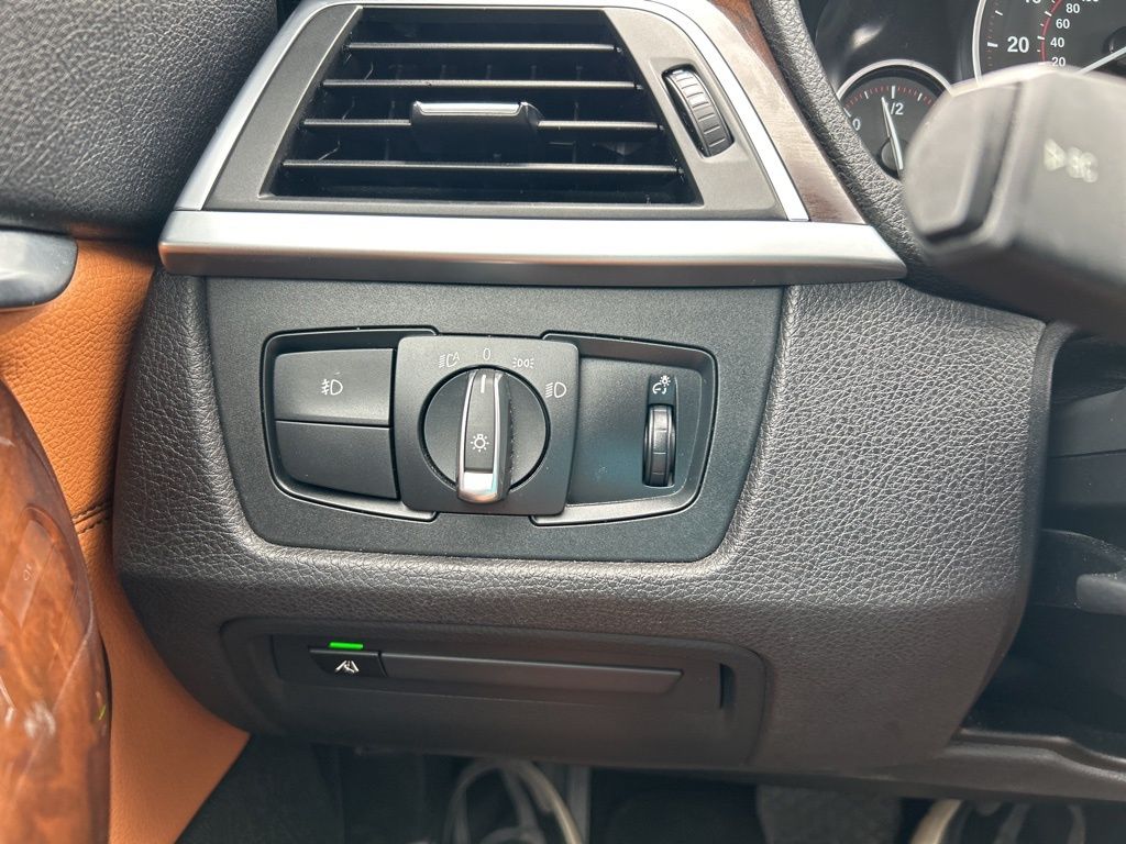 Vehicle image 23 of 48