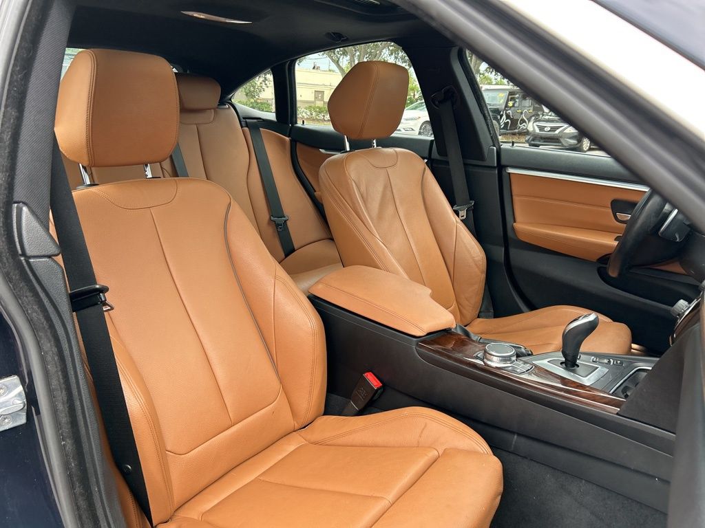 Vehicle image 36 of 48