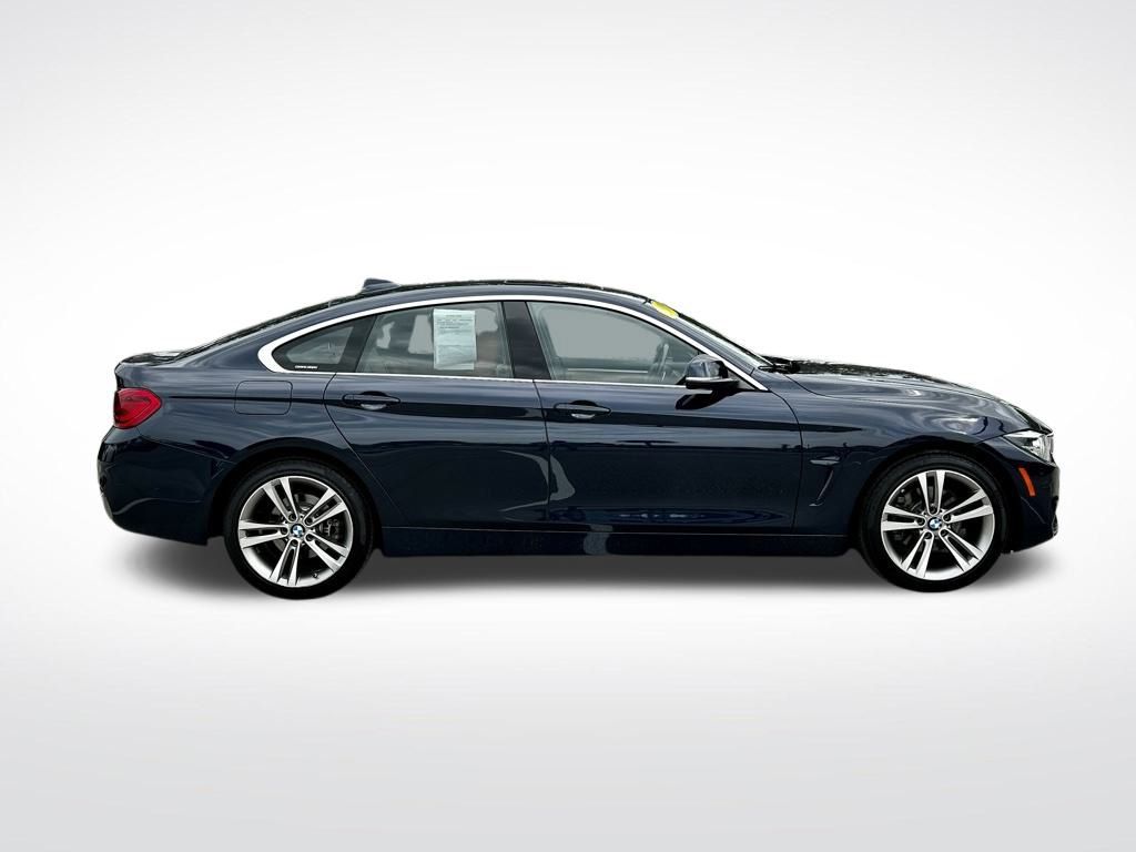 Vehicle image 4 of 48