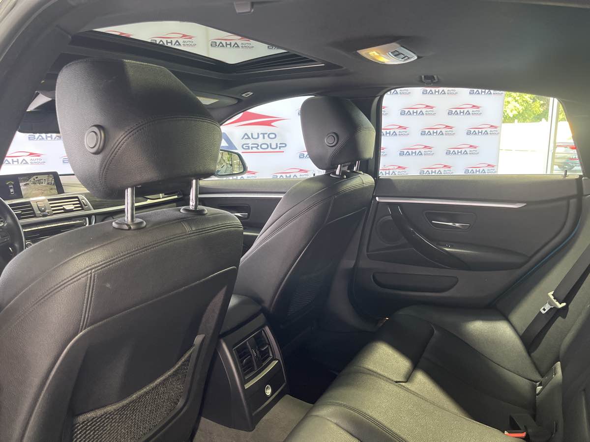 Vehicle image 33 of 45