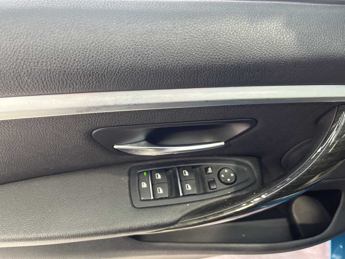 Vehicle image 31 of 45