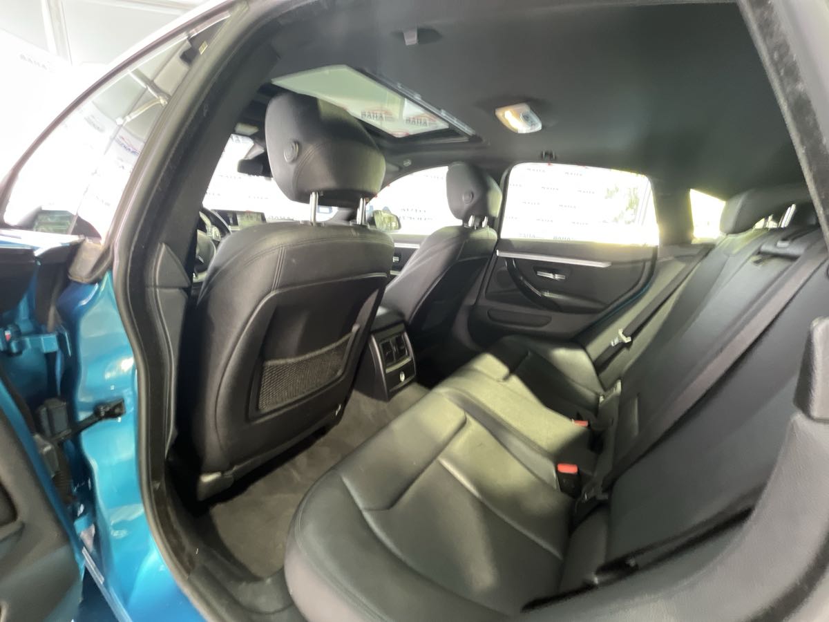 Vehicle image 32 of 45