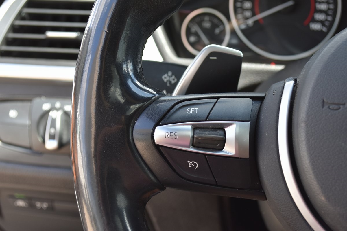 Vehicle image 33 of 34