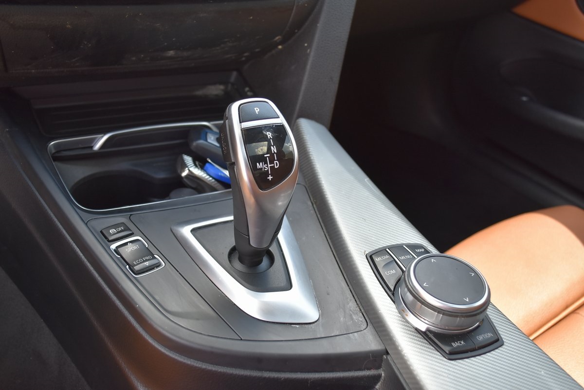 Vehicle image 22 of 34