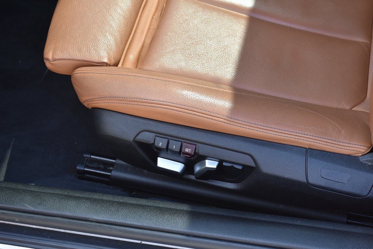 Vehicle image 25 of 34