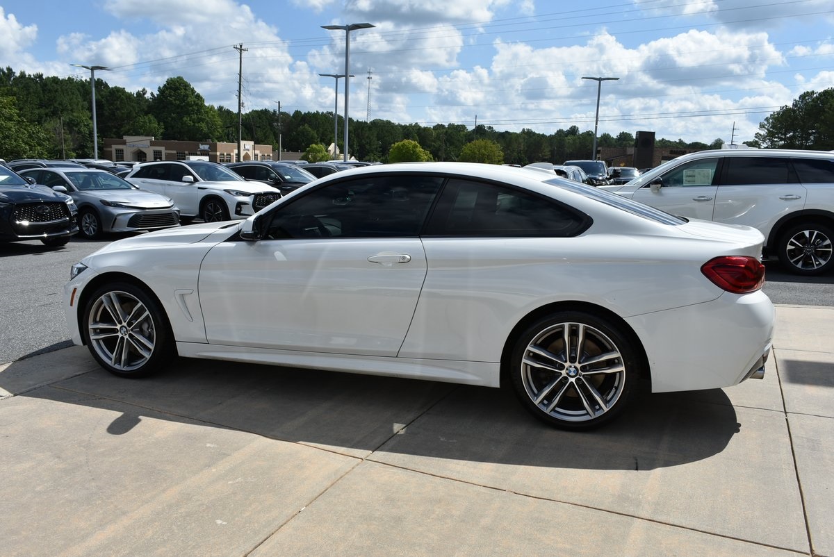 Vehicle image 10 of 34