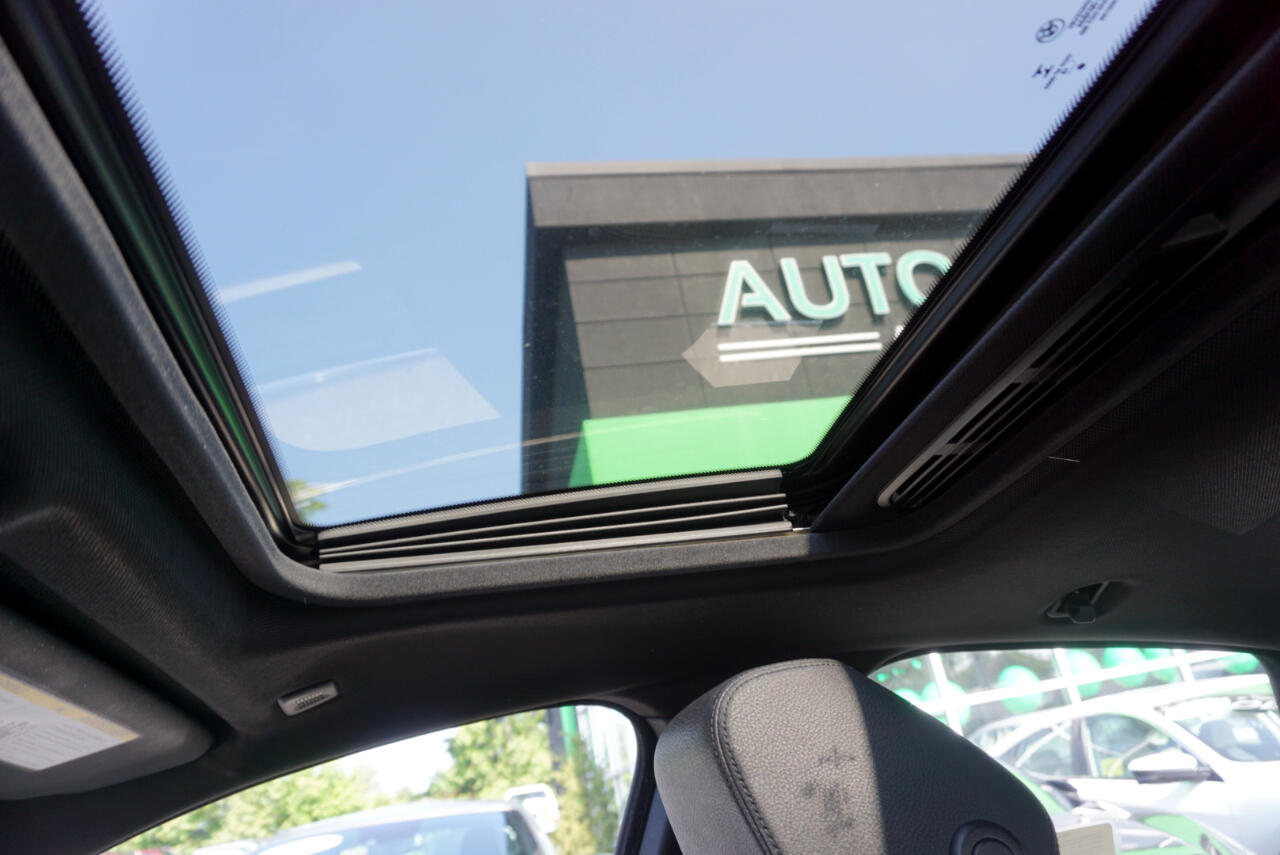 Vehicle image 22 of 27