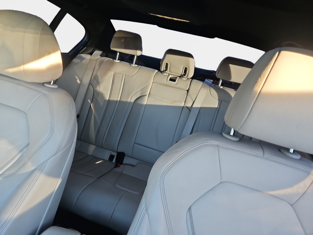 Vehicle image 11 of 13