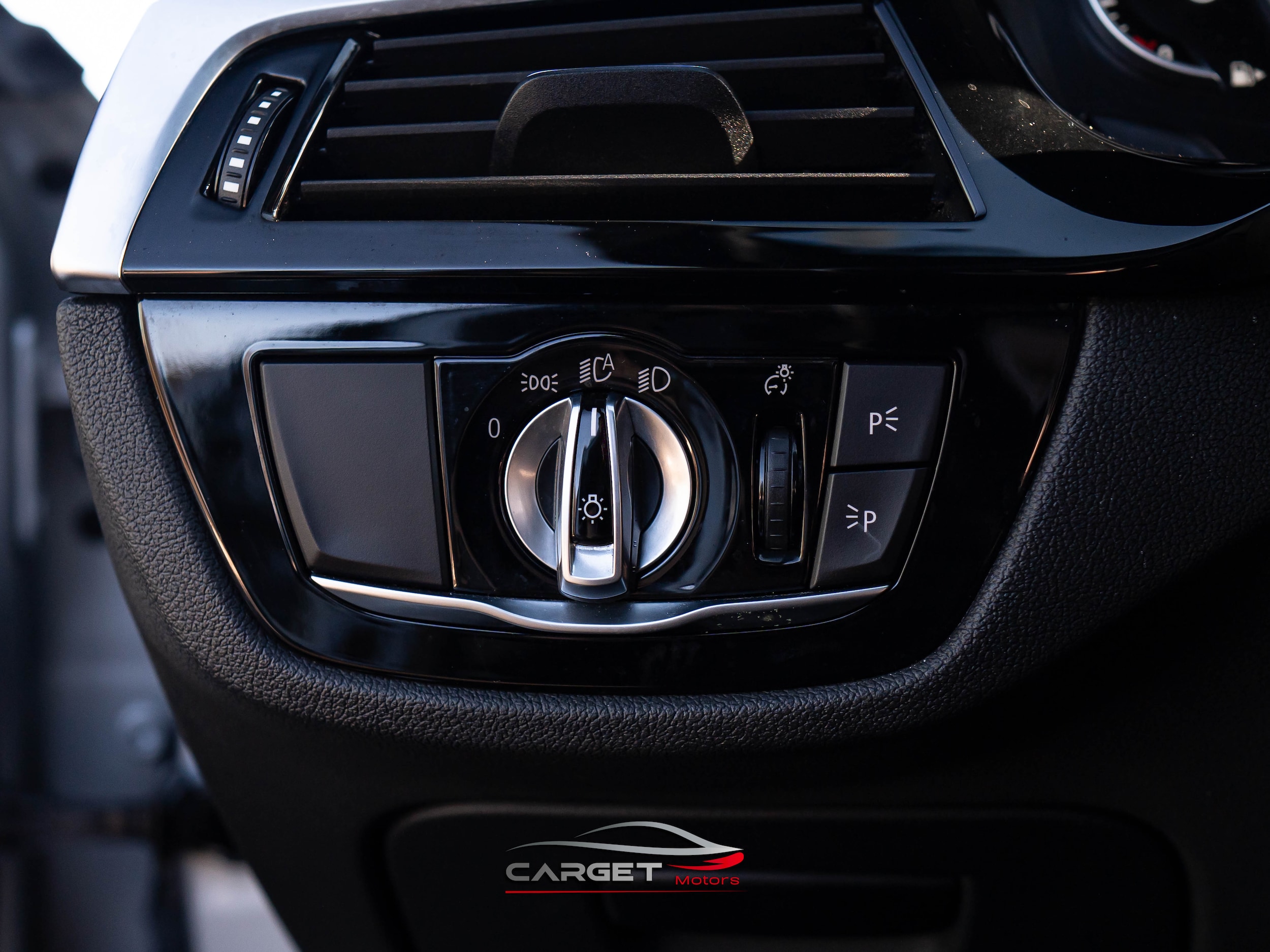 Vehicle image 36 of 53