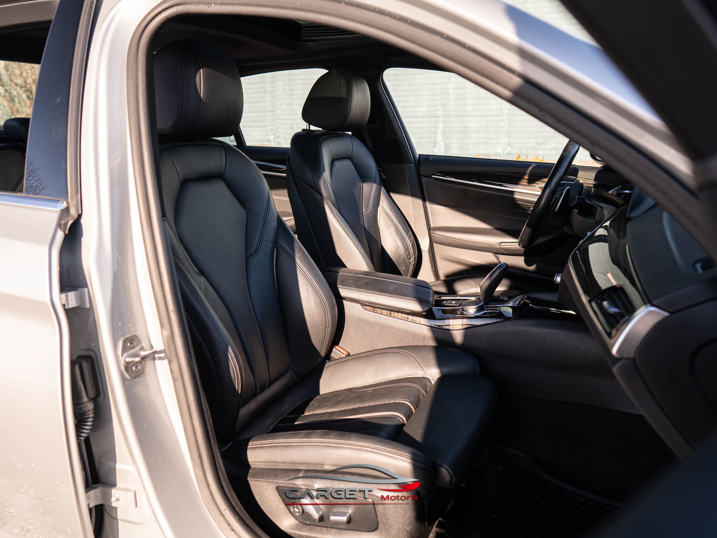 Vehicle image 16 of 53