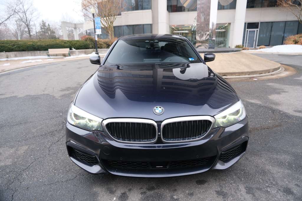 2019 BMW 5 Series 540i xDrive Image 2 of 45