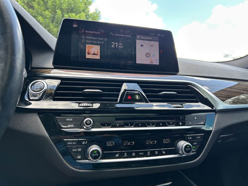 Vehicle image 23 of 51