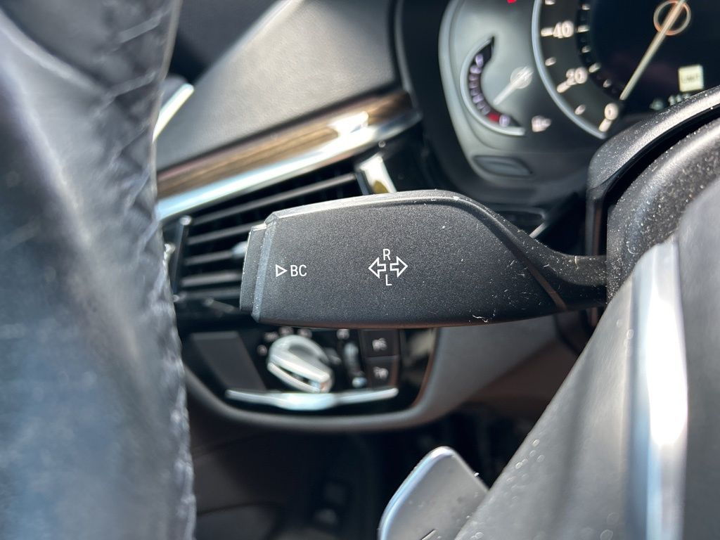 Vehicle image 36 of 51