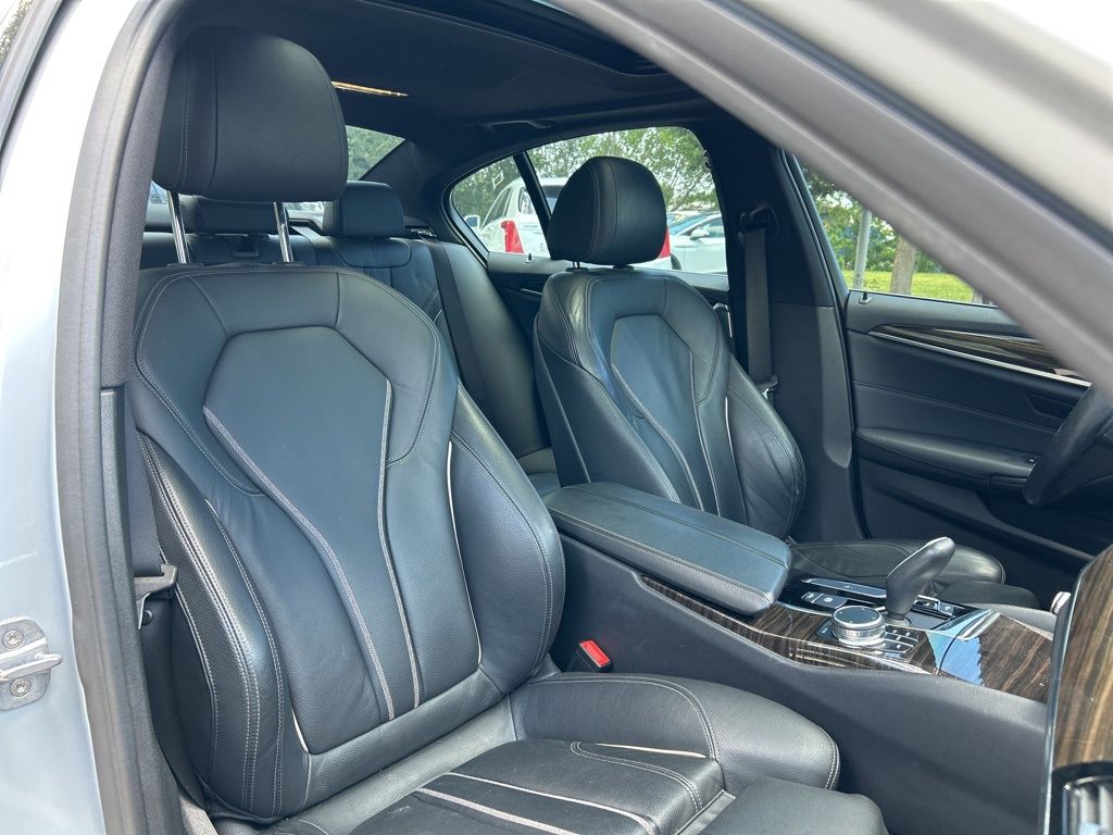 Vehicle image 12 of 51