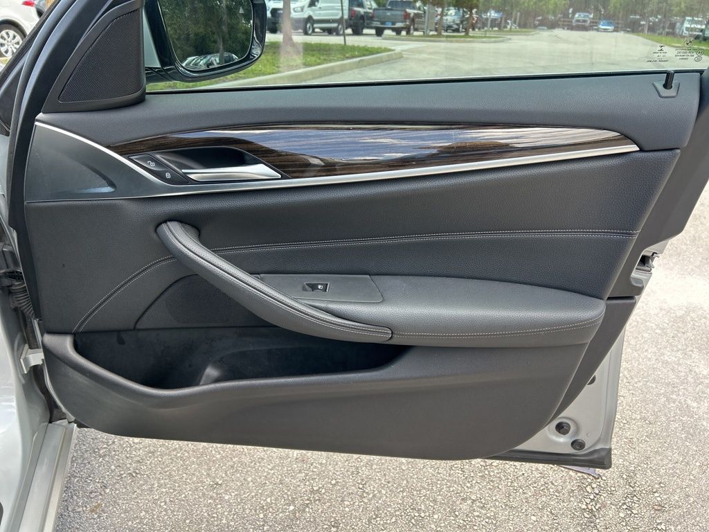 Vehicle image 30 of 51