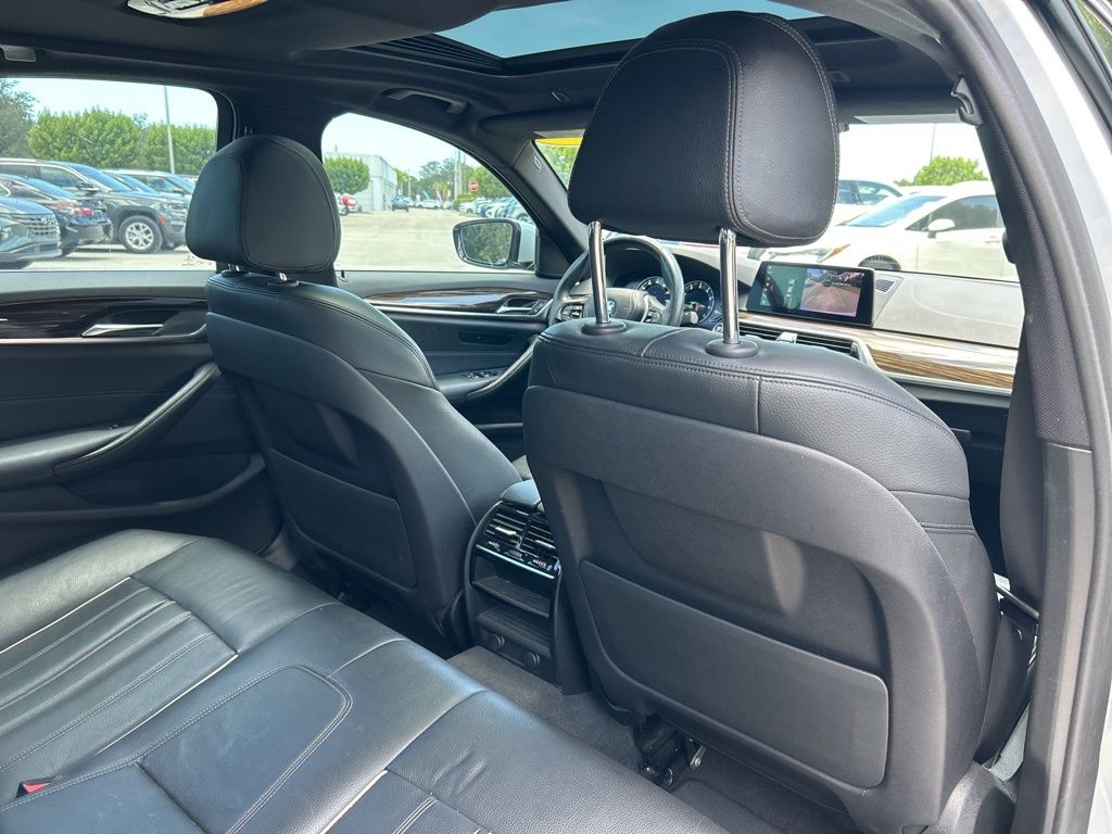 Vehicle image 14 of 51