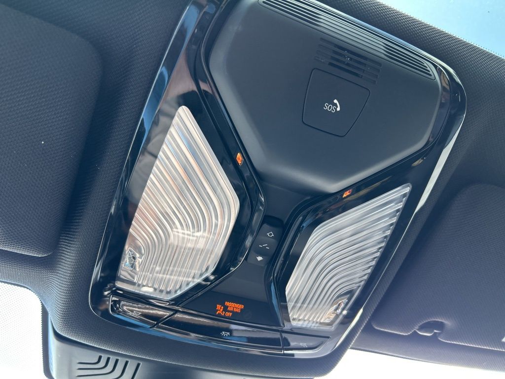 Vehicle image 43 of 51
