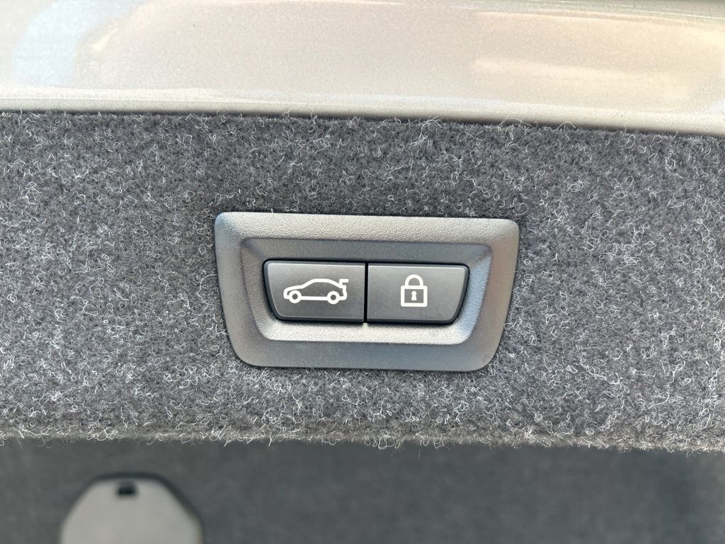 Vehicle image 35 of 51